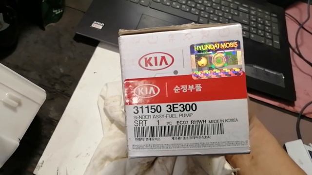 Замена датчика уровня топлива Kia Sorento 1 BL смотреть онлайн