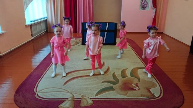 Танец "Сундучок" Детский сад √1 г.Ошмяны смотреть онлайн