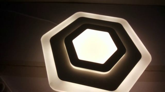 Как светит потолочно-настенный светодиодный светильник!!!