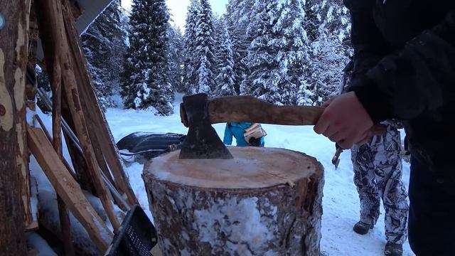 Harsh Winter (-21°C) - How Seven People can fit in a Log Cabin - On a Snowmobile for Firewood смотреть онлайн