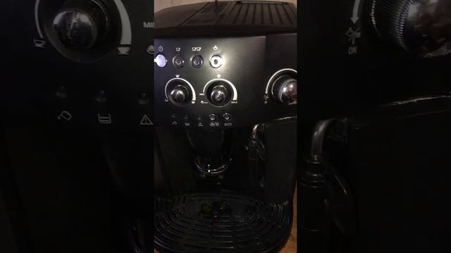 Delonghi Magnifica esam 4000 приготовление капучино смотреть онлайн