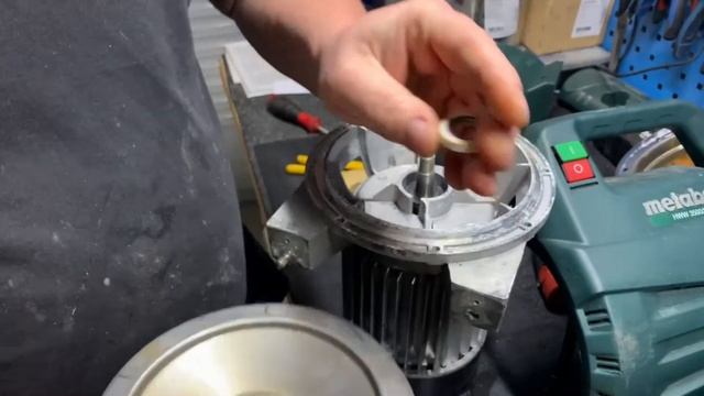 Как Починить насосную станцию Metabo HWW 3500/25 Inox? смотреть онлайн