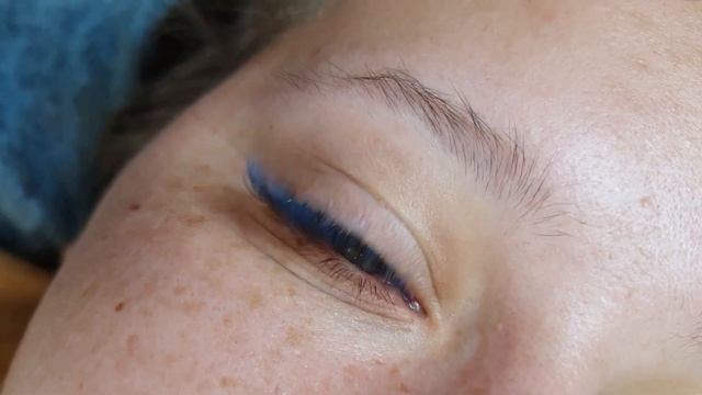 Наращивание ресниц с цветными кончиками. 2Д объем смотреть онлайн