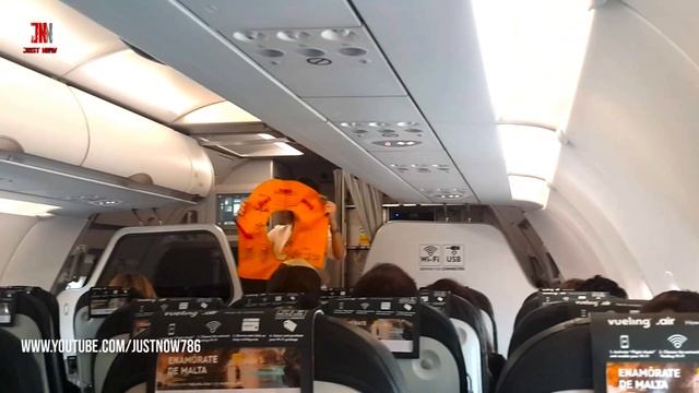 Vueling Airlines|How To Fasten Your Seatbelt On Airplane Cabin Crew EMERGENCY Safety Demonstration смотреть онлайн