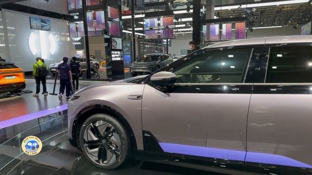 The New 2023 Human Horizons HiPhi Y EV Walkaround—2023 Shanghai Motor Show смотреть онлайн
