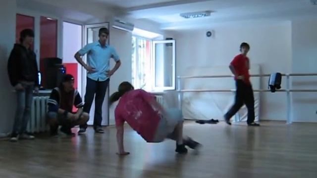Батл Break dance в школе искусств "JAM" смотреть онлайн
