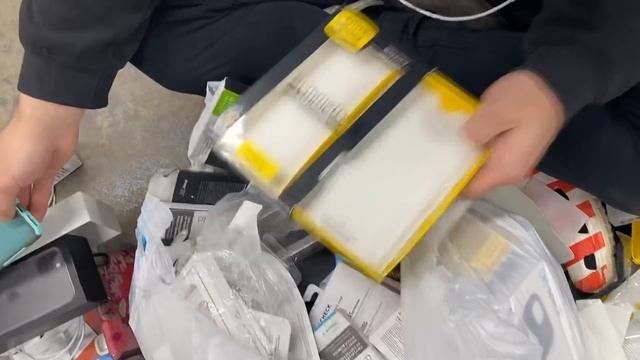 FOUND IPAD DUMPSTER DIVING APPLE STORE!! смотреть онлайн