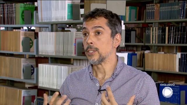 Garimpeiros mostram detalhes de como extraem o ouro da terra смотреть онлайн