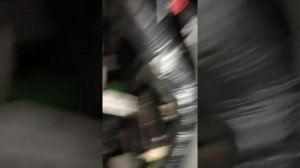 Солярис 1 что-то щёлкает и мелькают фары причина найдена.