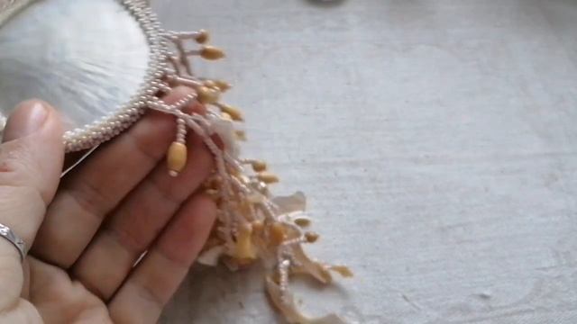 как сплести кисть на сотуар и бисерные бусины Ч1 смотреть онлайн