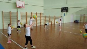 Мы учимся играть в мини-волейбол. Часть 2