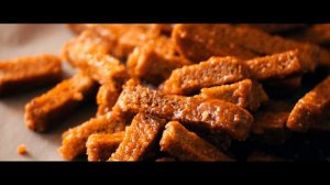 НЕРЕАЛЬНО ВКУСНЫЕ сухарики в духовке пропитанные соусом! Хрустящие снаружи и немного мягкие внутри!
