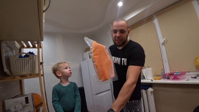 НЕОЖИДАННО! ремонт продолжается | ДОМА БОМЖАТНИК | клеим и красим обои | серия 686 Черновы ТВ смотреть онлайн