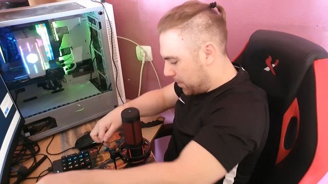 ОТКРЫВАЕМ ПОСЫЛКУ... ВСЁ ДЛЯ ИГР И СТРИМА...  HYPERX QUADCAST