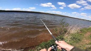 КАРАСЬ НА ПРОБКУ АКТИВНО КЛЮЁТ.