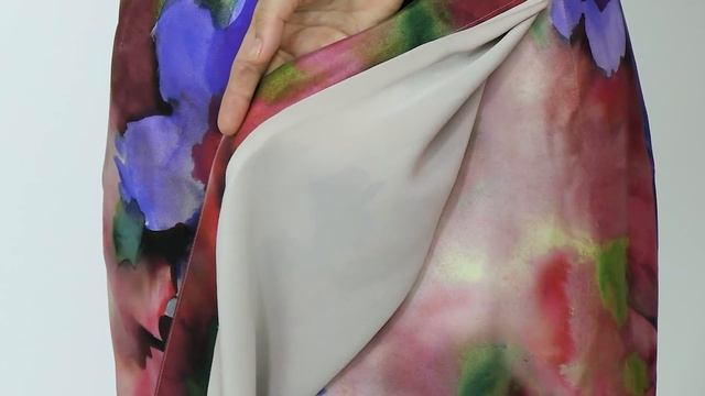 Ассиметричное коктейльное платье на одно плечо с запахом и драпировкой. Обзор готового изделия. смотреть онлайн