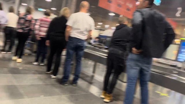 RIGA INTERNATIONAL AIRPORT | 4K Walking Tour | Travel Vlog смотреть онлайн