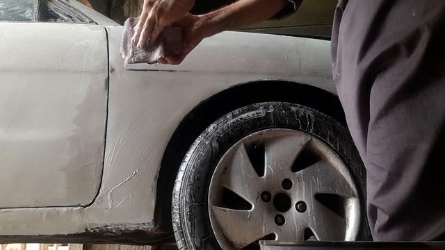 sanding putty car | للمبتدئين صنفرة معجون سيارة رفرف امامي يمين نوبيرا بالمياه| طرق دهان السيارات смотреть онлайн