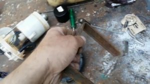 Простой съемник бензонасоса Рено Меган 2