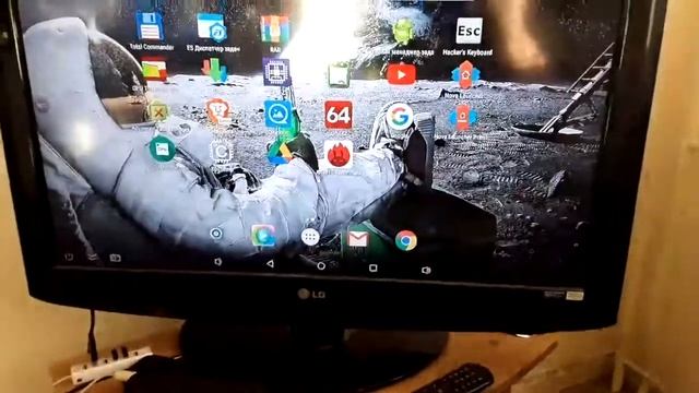 Простой способ охлаждения TV-Box. Берём USB подставку для охлаждения ноутбука. Ставим сверху TV-Bo смотреть онлайн