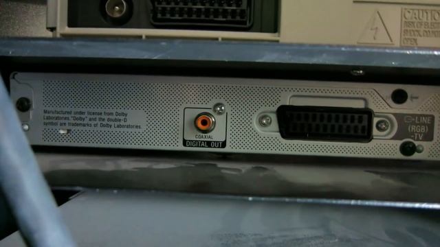 S/PDIF ÓPTICO Y COAXIAL - NO CONECTES LAS SALIDAS ANALÓGICAS DEL CD, DVD O TV A UN EQUIPO DIGITAL