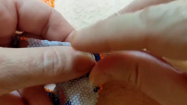 ?Подкова с зайками?. Кирпичное плетение. Часть 2/4.