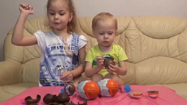 ОТКРЫВАЕМ РАЗНЫЕ ЯЙЦА: KINDER СЮРПРИЗ MAXI,CHUPA CHUPS, KINDER JOY, ЗАБАВНЫЙ СЮРПРИЗ смотреть онлайн
