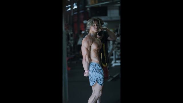 Chest & Back Live Workout | What City Should I Move To? смотреть онлайн