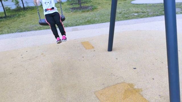 Прогулка в любимом парке, а ПОТОМ....Я еду к бабушке... смотреть онлайн