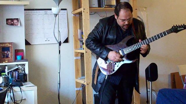 Jamming in the key of E with some fusion element using Ibanez prestige 1570 with evolution pickups. смотреть онлайн