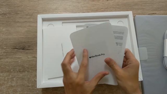 Macbook pro(intel 15 英吋 , 2015 年中) | (M1 MAX 14 英吋 ，2021 年)簡易開箱 смотреть онлайн