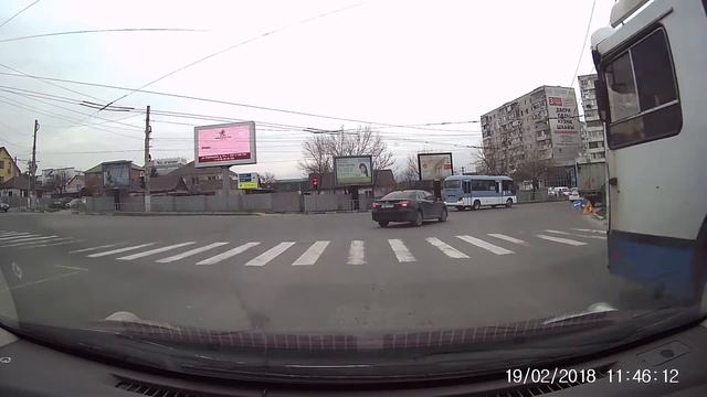 В Новороссийске ПДД распространяются не на всех. Общественный транспорт. смотреть онлайн