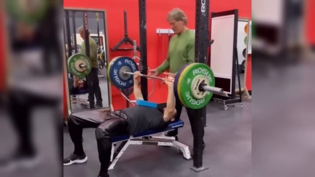 ARTUR BETERBIEV Viral Tras LEVANTAR 120kg COMO SI NADA смотреть онлайн