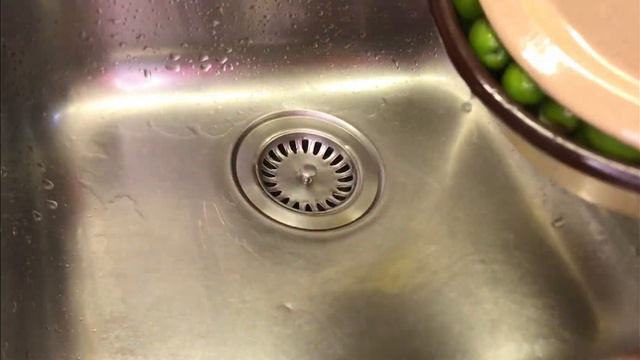 Easiest way to preserve green olives. My grandma told me this, you won't believe how easy it is! смотреть онлайн