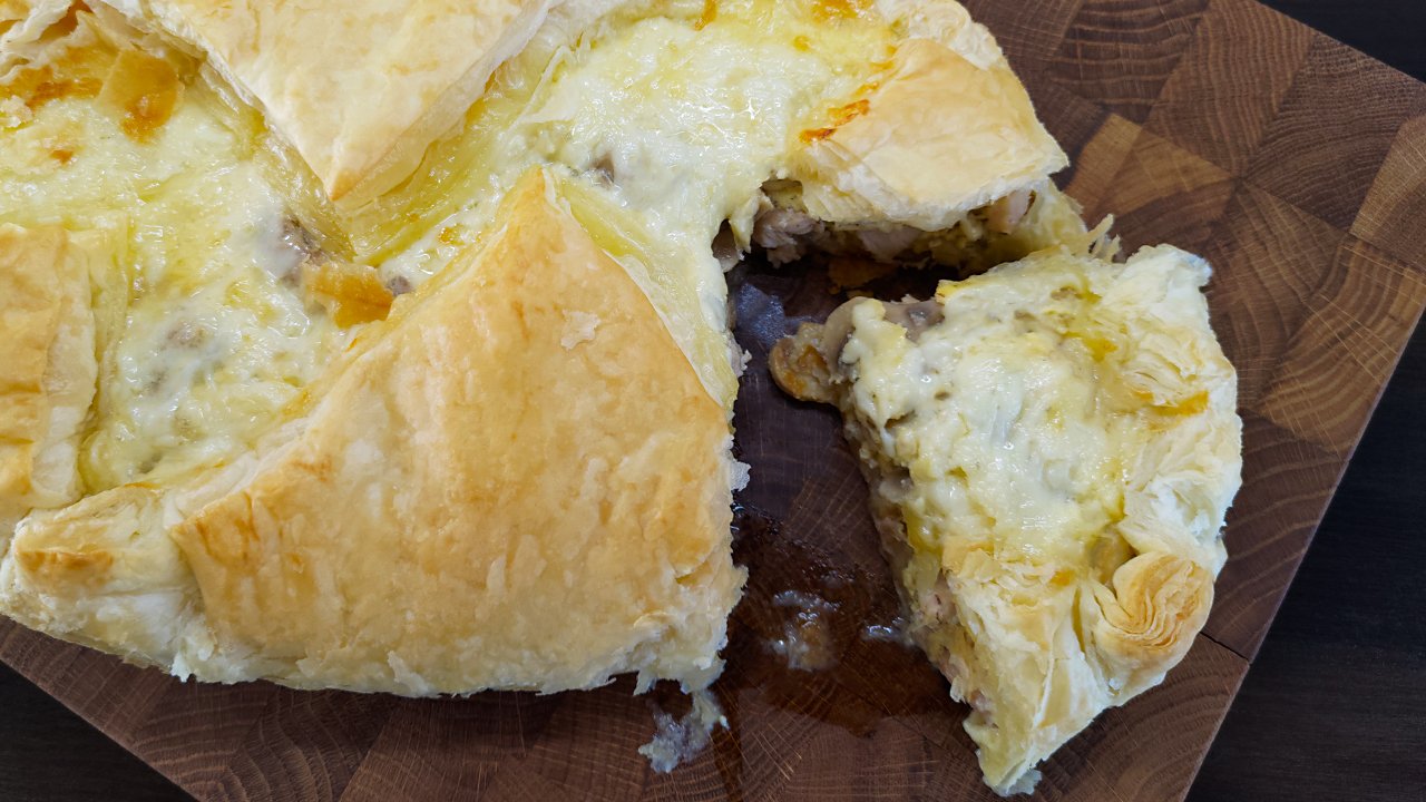 Пирог - жульен с курицей и грибами! Скорее пробовать!