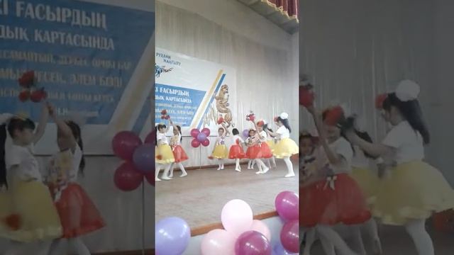 Танец дочки в школе ?? смотреть онлайн