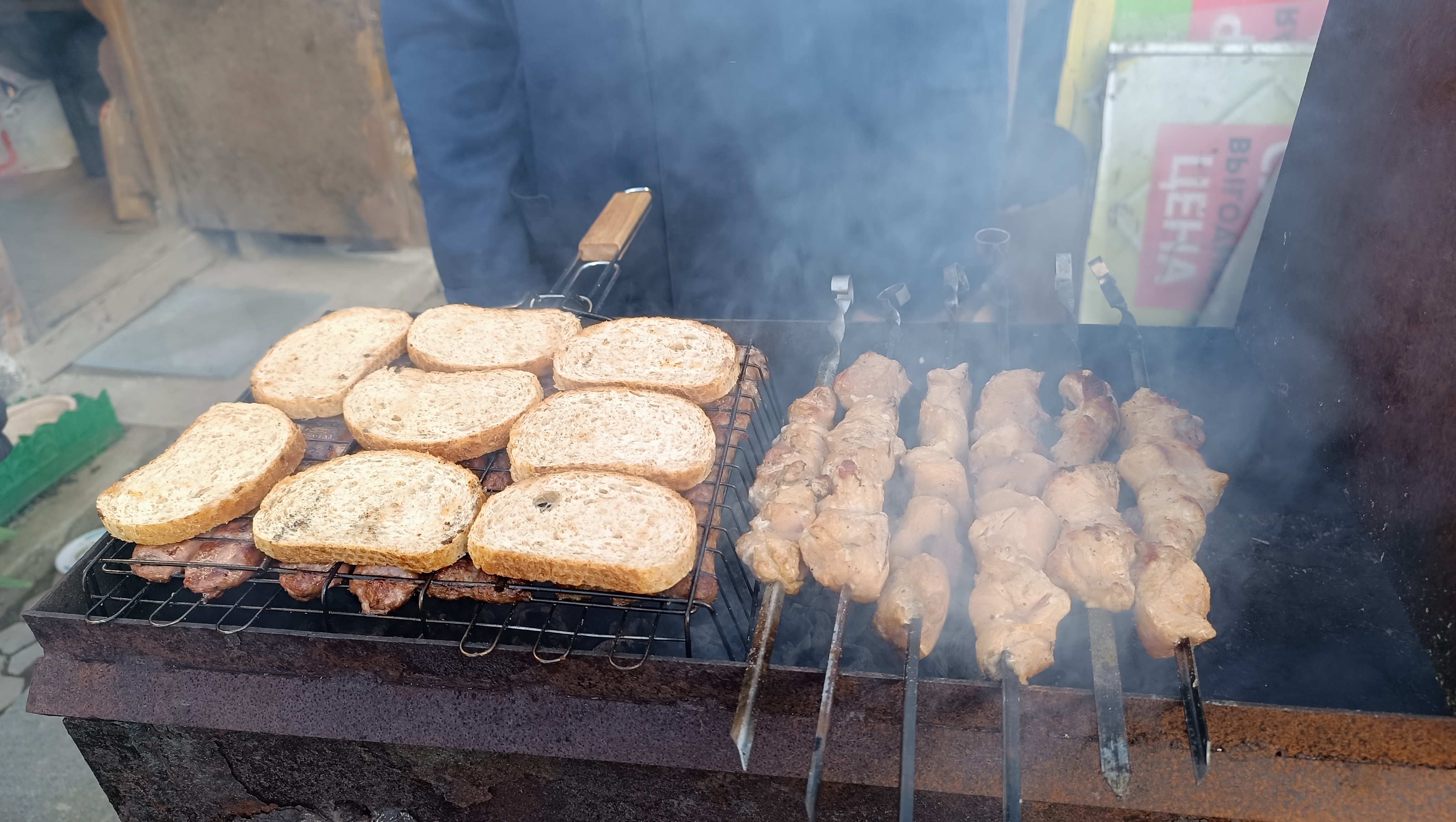 #56. Как провели 9 мая. Холодно, но приготовили шашлык и баня не помешала.