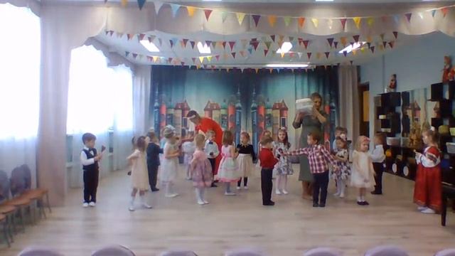 Весеннее праздничное занятие для детей младшей группы "Капельки" смотреть онлайн