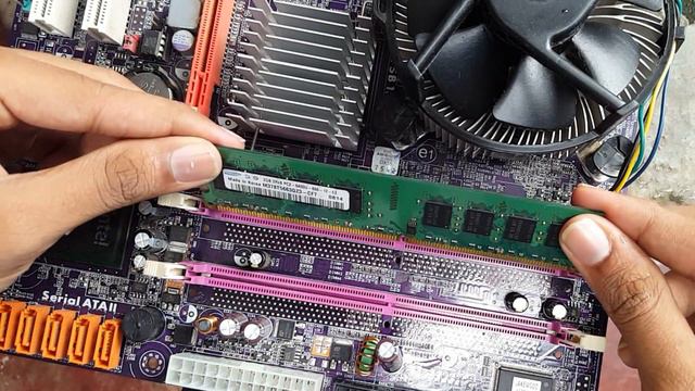 Learn How To Install DDR2 Ram Memory And Remove Ram Memory On Desktop Motherboard смотреть онлайн