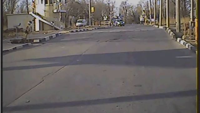 Переезд с задержкой.avi смотреть онлайн