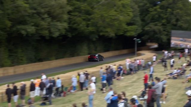 Ex-Stig Ben Collins launches the 1,050PS Lucid Air up the FOS Hill | FOS debut смотреть онлайн