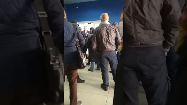 В БАНК ВТБ СЕГОДНЯ ВЫСТРОИЛАСЬ ОГРОМНАЯ ОЧЕРЕДЬ/СПБ смотреть онлайн
