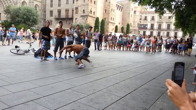 BCN Kathedral CAPOEİRA SHOW !! смотреть онлайн