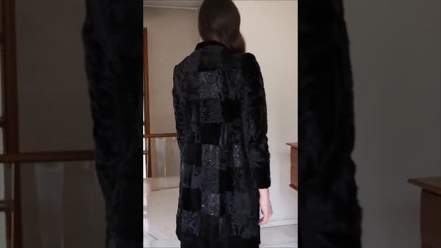 Шуба из каракуля. Итальянские шубы в Милане