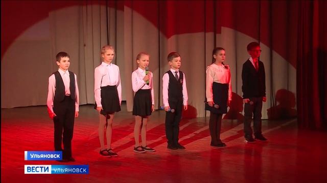 События Сталинградской битвы вспоминала на сцене Дворца творчества детей и молодежи смотреть онлайн
