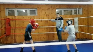 Бокс 8 лет против 11 лет и 12 лет. Мишины Спарринги против высоких. Тренировка по боксу для детей.