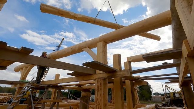 Сруб PostandBeam, ЭКСКЛЮЗИВНАЯ лестница из бревна на производстве смотреть онлайн
