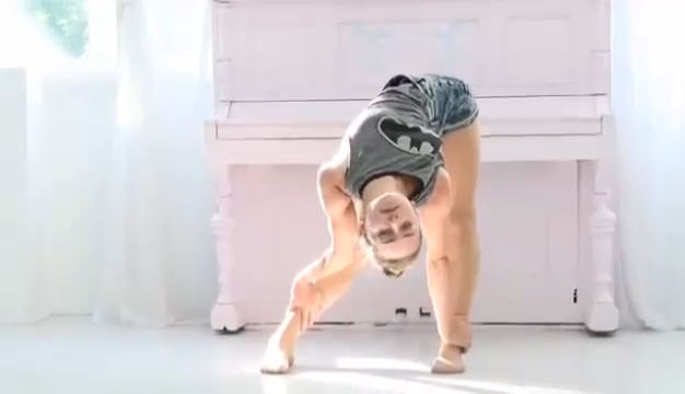 splits, flexibility stretches Yoga girl contortionist, Contortion смотреть онлайн