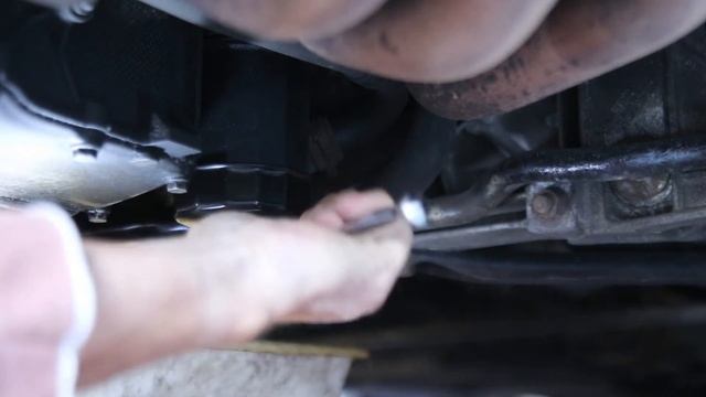 Porsche 911 996 Oil & Filter Change - How to Remove Oil Filter & Sump Plug, Check Levels смотреть онлайн