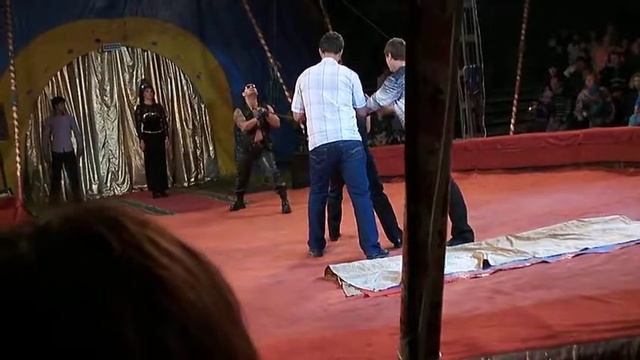 В цирке ."Железный Алекс". смотреть онлайн